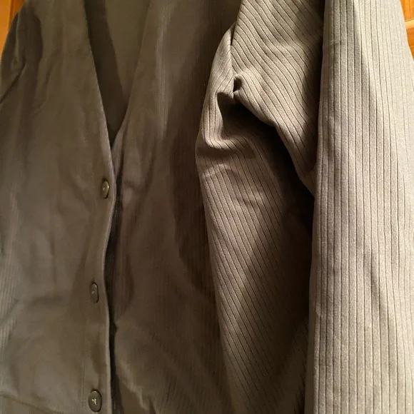 NWOT Quick dry athletic Gray Button-Up Cardigan - Picture 4 of 4